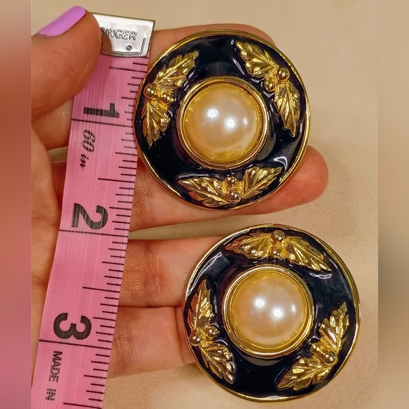 SOLD: Givenchy Vintage XL JUMBOS Clip-on Earrings - Picture 15 of 16